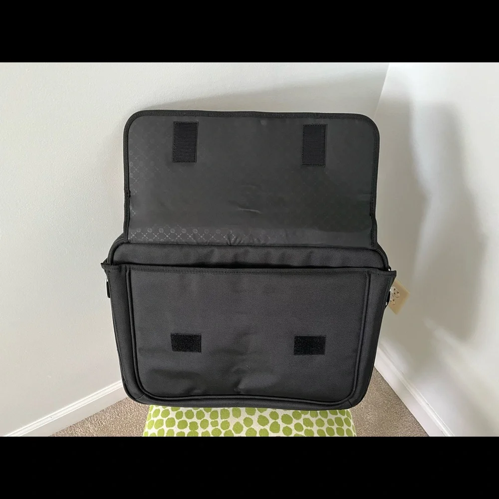 NWOT Foray Laptop/Computer Messenger Shoulder Bag